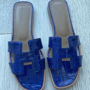 New Rare Hermes Bleu Electric Alligator Oran Sandals